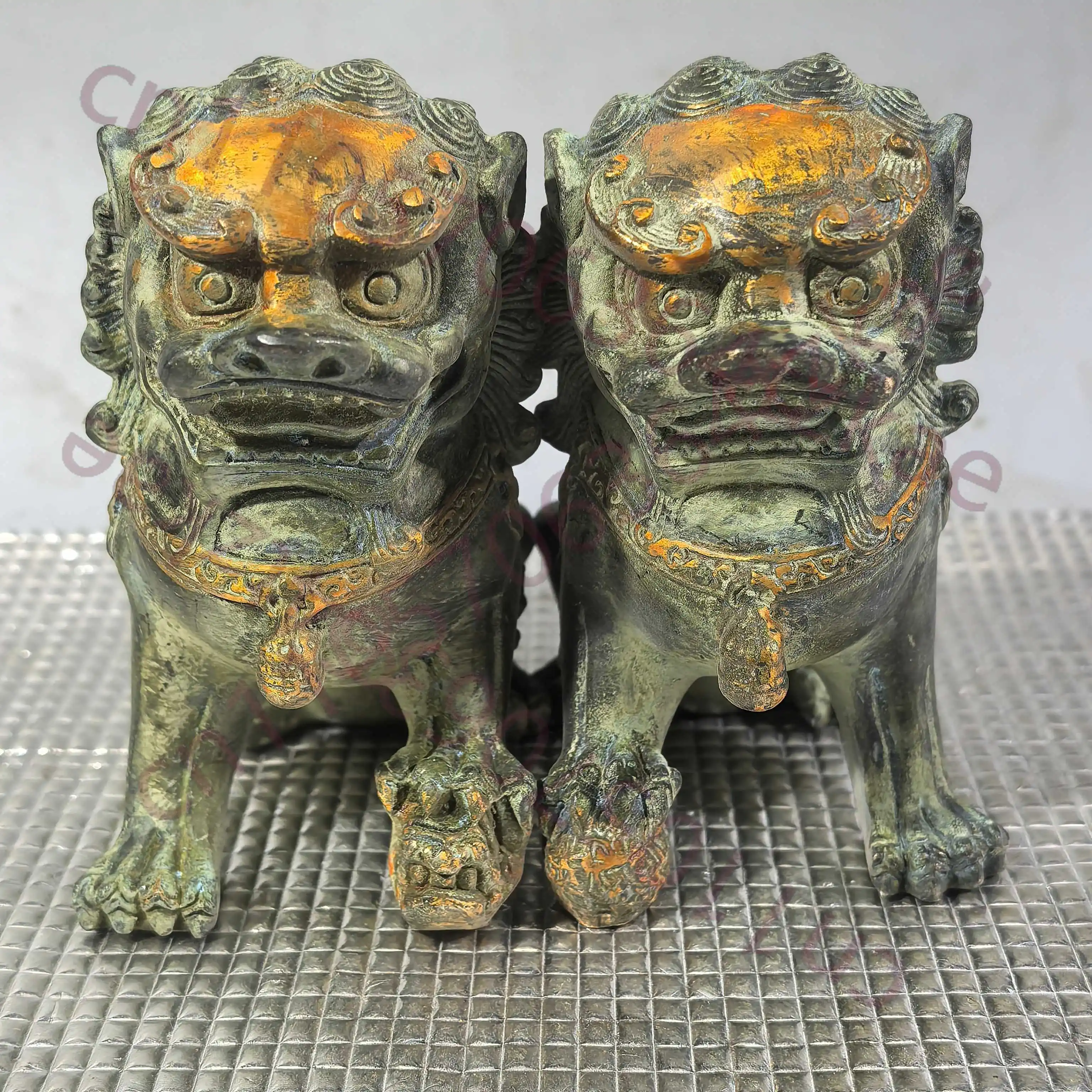 

Chinese Folk Collection of Copper A pair of copper gilded lion ornaments - Handcrafted Artifacts for Home Decor