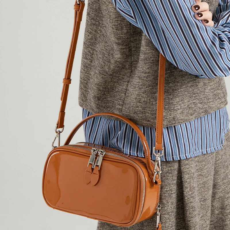 

Женская новая маленькая квадратная сумка из лаковой кожи, корейское издание, модная универсальная простая сумка на плечо, однотонная сумка через плечо из искусственной кожи P1