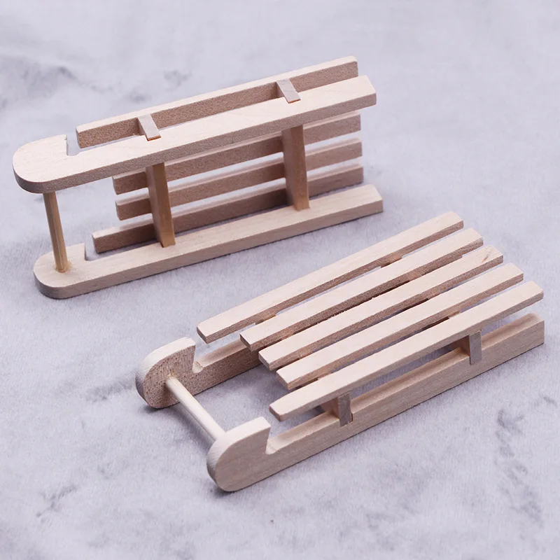 1pcs 1:12 Mini Dolls Wooden Sleigh Gift Box Model DIY Christmas Landscape Dollhouse Christmas Decor Fariy Accessory Kid Toy Gift