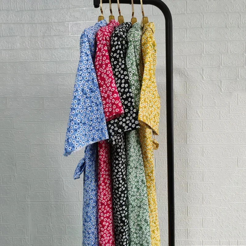 فستان مُزين بطباعة 2023 لربيع وصيف 2023، فساتين متأرجحة كبيرة للعطلات بأكمام قصيرة ورقبة على شكل حرف V للنساء