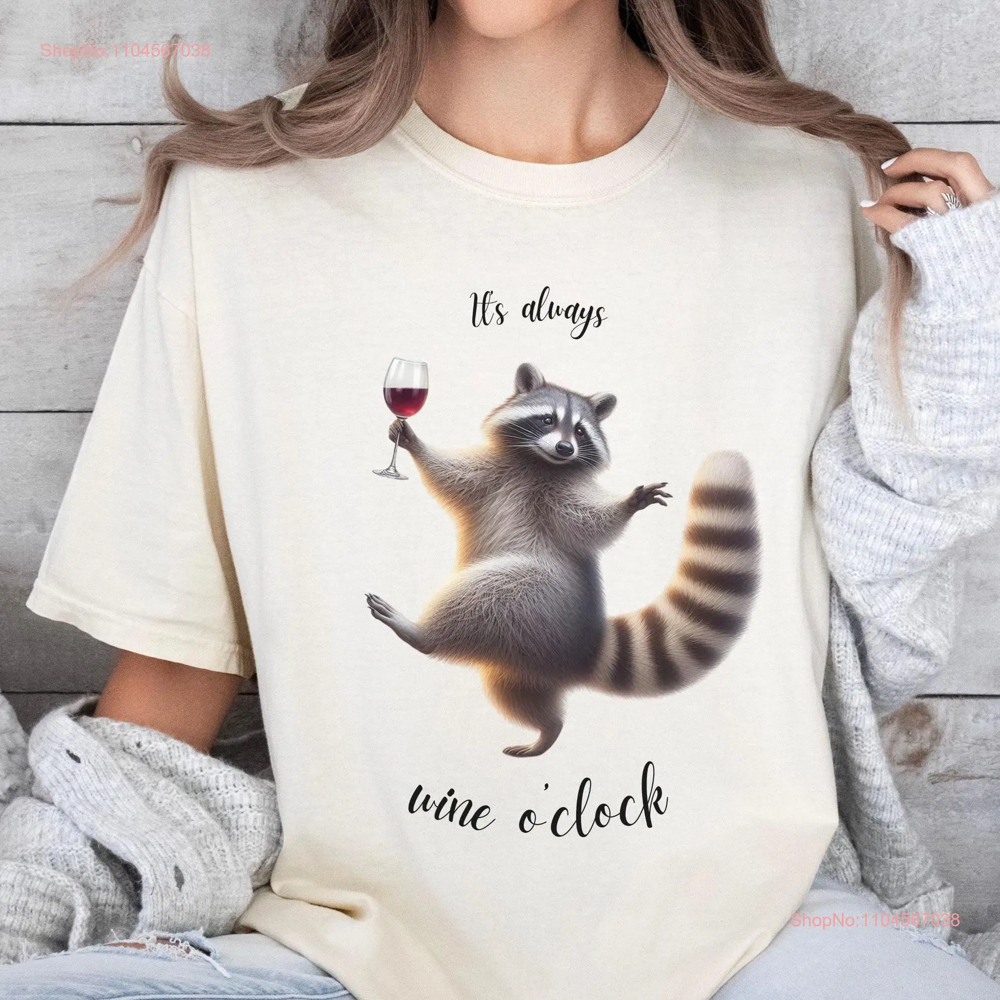 

Забавная футболка с изображением енота Cottagecore Comfort Colors It Wine O'clock, винтажный енот, химерный танцевальный с длинными или короткими рукавами