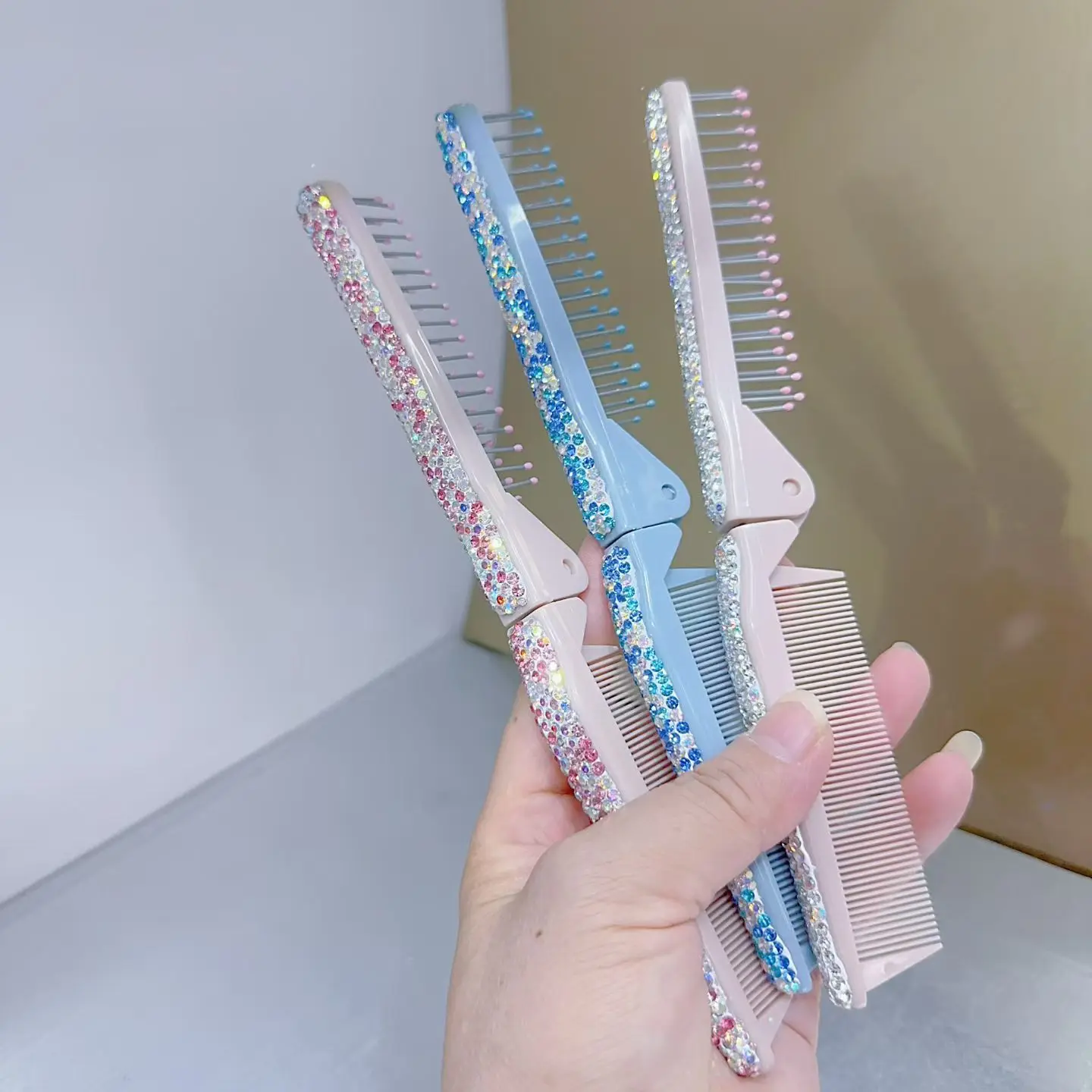 

Портативная складная расческа для волос со стразами, щетка для волос, прическа, дорожная расческа, массажер для головы, салонный портативный инструмент для укладки