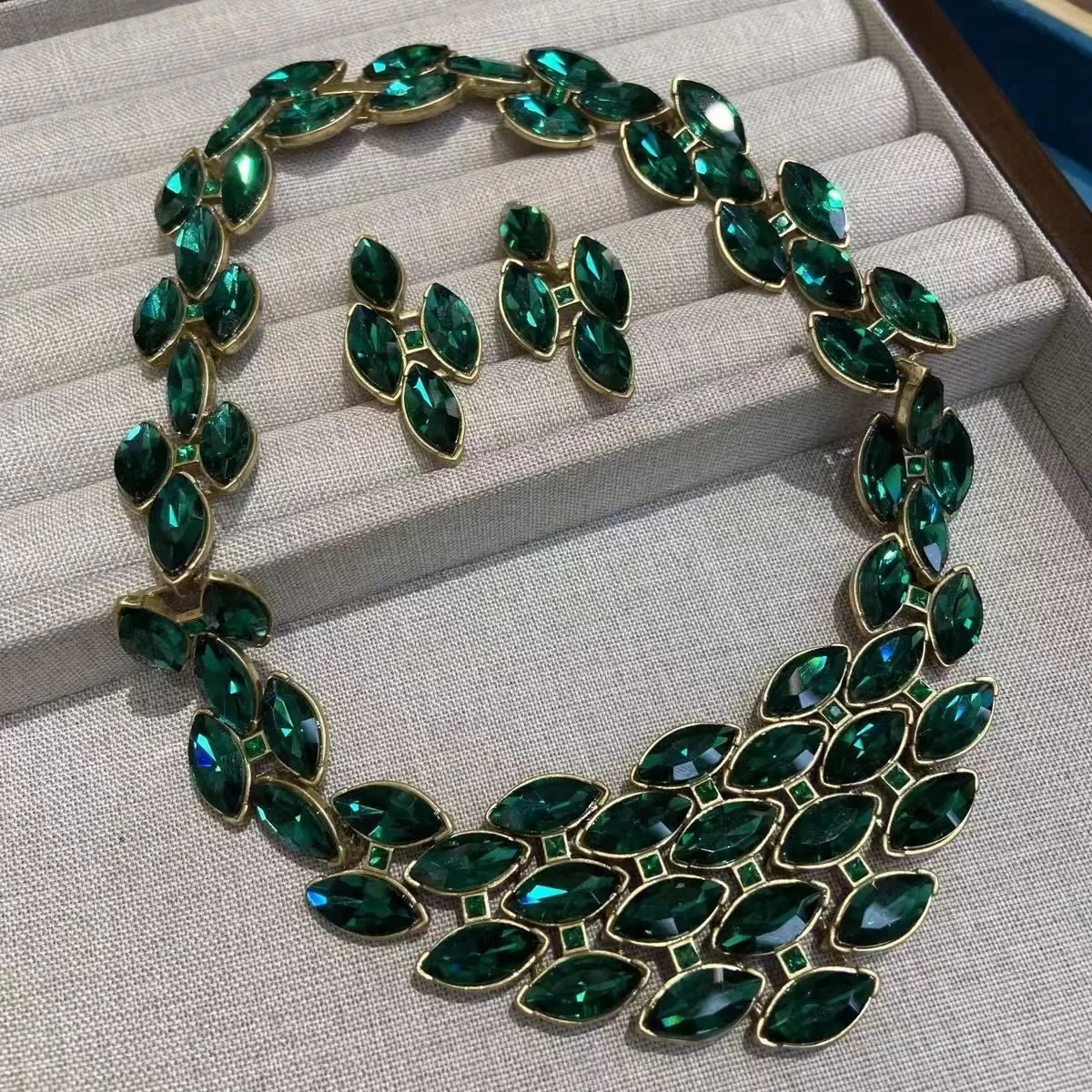 

Advanced Design Vintage Natural Emerald Tassel Necklace Earring Fashion Woman Jewelry Dress Banquet Accessories High-Quality New