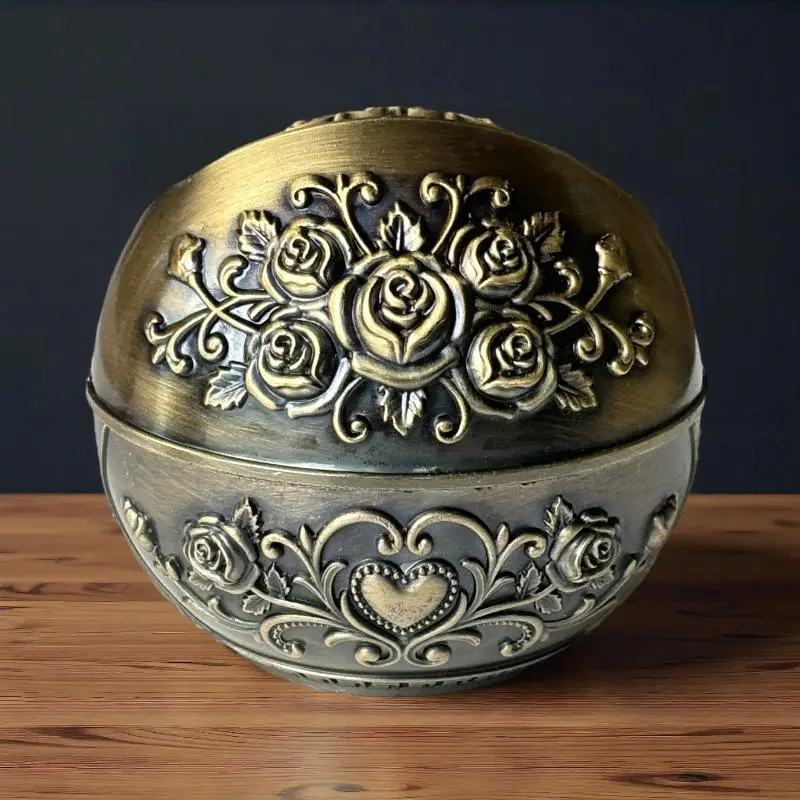 Vintage Metal Ashtray Windproof with Lid Decorative Retro Cigarette Container for Home Office Bar Outdoor Use