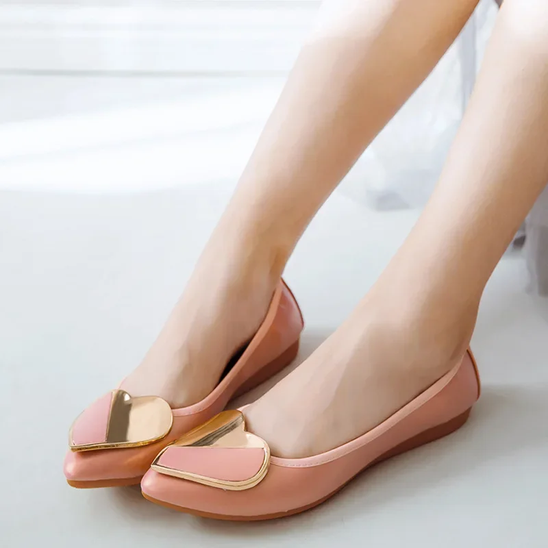 Luxury Shoes Women Flats Casual Boat Shoes Fashion Loafers Metal Decoration Pointed Low-cut Slip-on Ladies Shoes Plus Size Woman