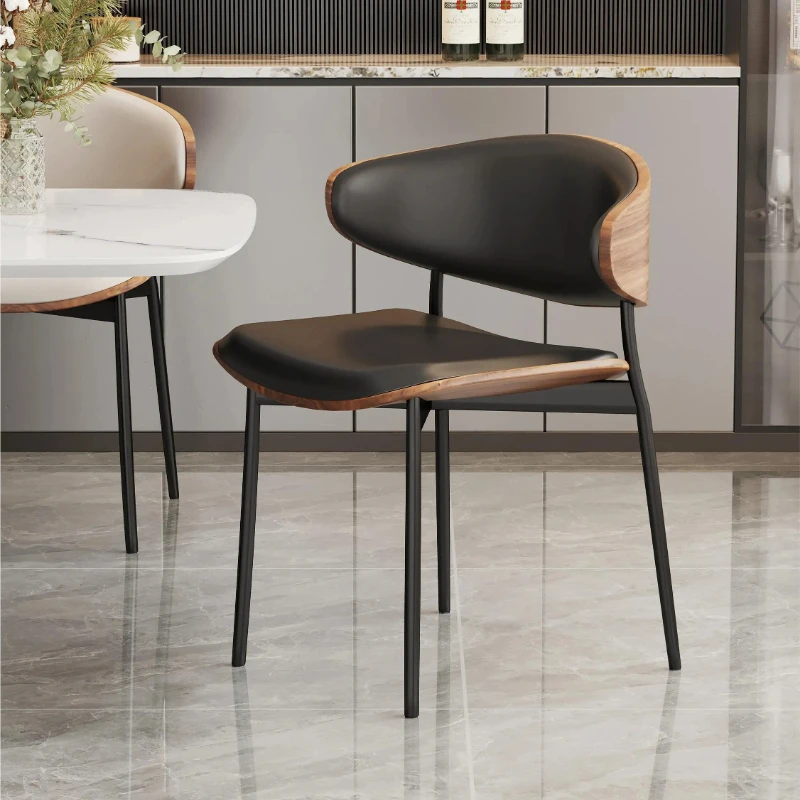 Houten eetkamerstoelen Luxe metalen frame Bot lederen zitting Modern keuken- en eetkamermeubilair Stijlvol huisdecor