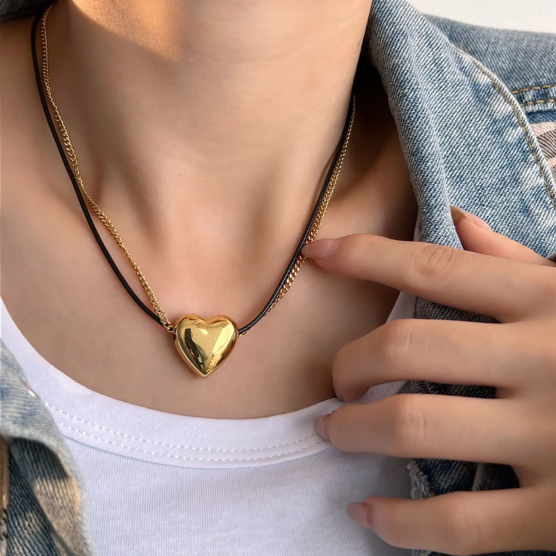 Double Layer Splicing Stainless steel Chain PU Chain Heart-shaped Pendant Necklace For Women\'s Sexy Collarbone fashion Jewelry