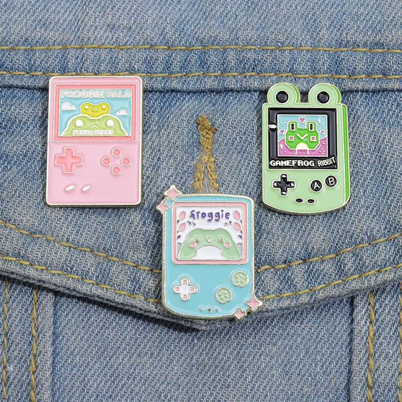 2023 New Cartoon Girl Heart Game Machine Brooch Kawaii Metal Badge Fashion Accessory Frog Medal Gift Wholesale