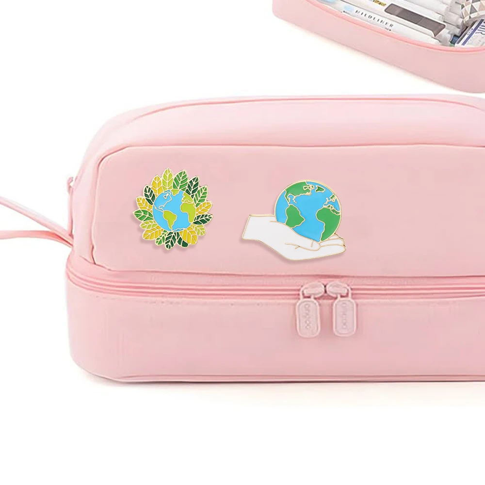 Classic Earth Flower Pattern Design Enamel Pins Happy Mother Earth Day Golden Brooches Backpack Bag Clothes Badge