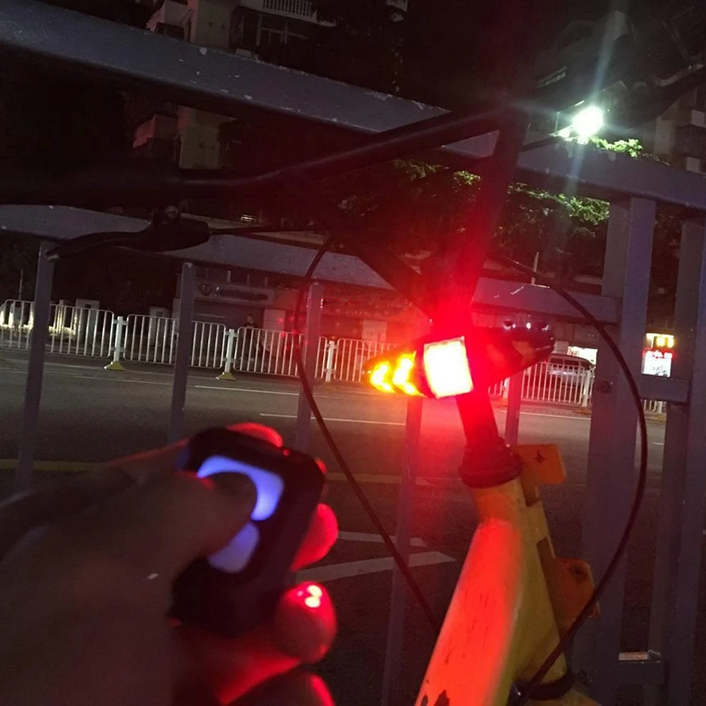 Lampu belakang sepeda dengan sinyal belok, lampu belakang rem sepeda LED ultra-terang isi ulang daya USB, lampu peringatan keselamatan untuk sepeda