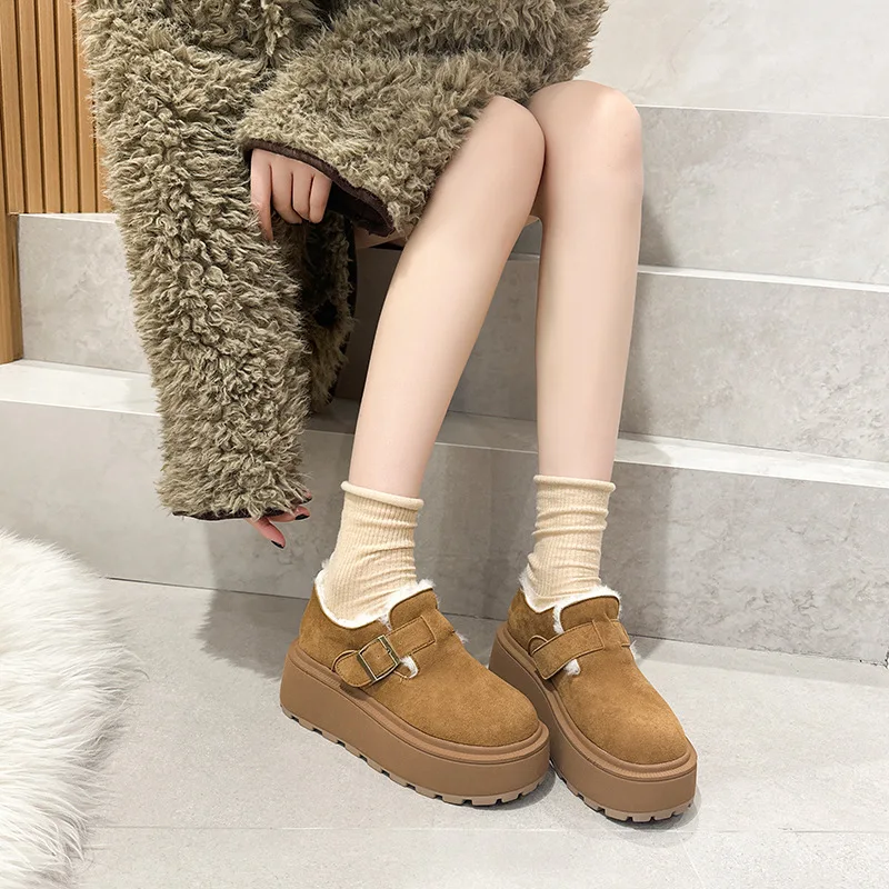 

Thick soled Boken shoes for women in autumn and winter 2025 new height increasing bean shoes with plush insulation and fur shoes