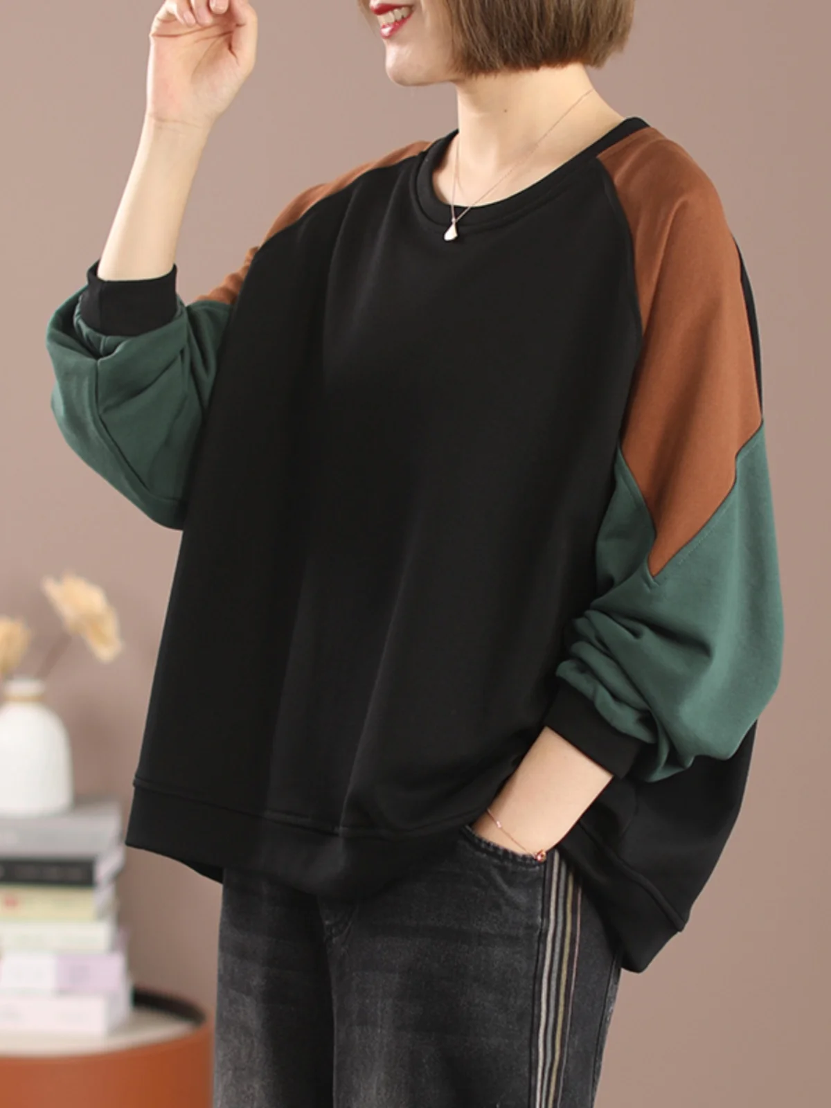 Damska bluza z kapturem plus size, luźny krój, długi rękaw, casualowa warstwa bazowa, vintage patchwork, kolorowy blok, okrągły dekolt, bluza sportowa.