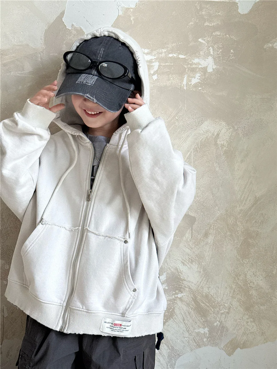

2025 children's autumn hooded sweatshirt Coat with retro distressed label for boys and girls stylish sports Coat
