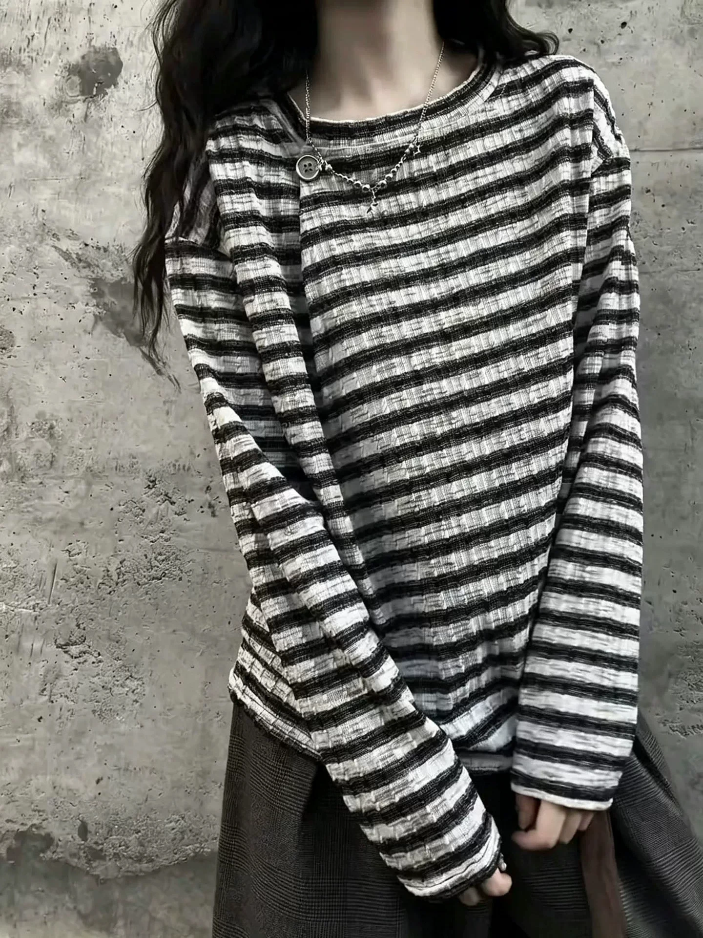 Loose Long Sleeve T-Shirt Men's Casual Comfortable Vintage Striped Bottom Shirt Button Decoration Autumn Leisure Fashion