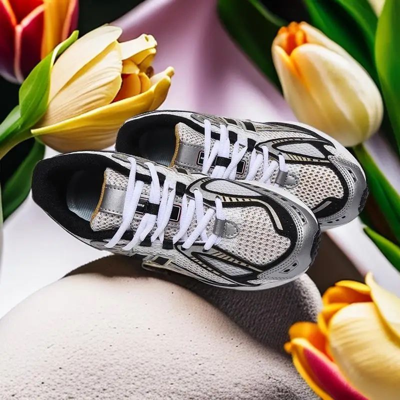 

Lined WarmRetro - inspired casual sports shoes, classic revival, fashion staple