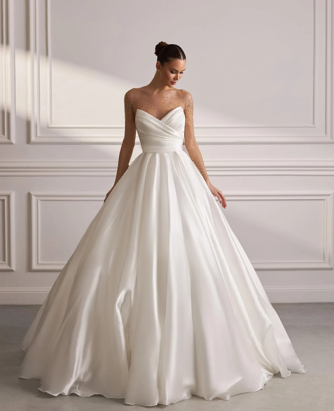 

Customized Beading Wedding Dress Satin With Netting A-Line Ball Gown Illusion O-Neck Short Sleeves Button Vestido de novia
