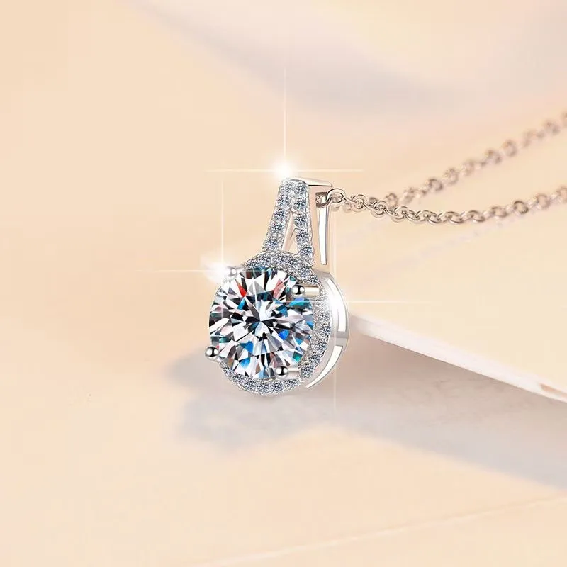 

18K White Gold Plated Pendant 0.5/1/2/5ct Moissanite Diamond Necklace Women's Round 925 Sterling Silver Collarbone Chain Jewelry