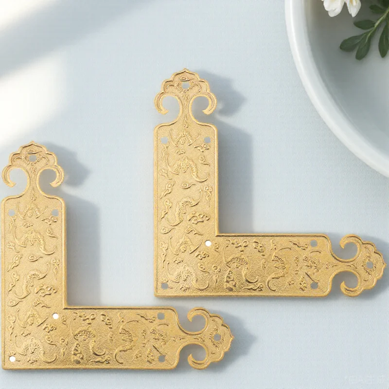 

2Pcs Brass Decorative Corner Protectors Retro L Shape Furniture Corner Guards for Cabinets Tables Jewelry Boxes
