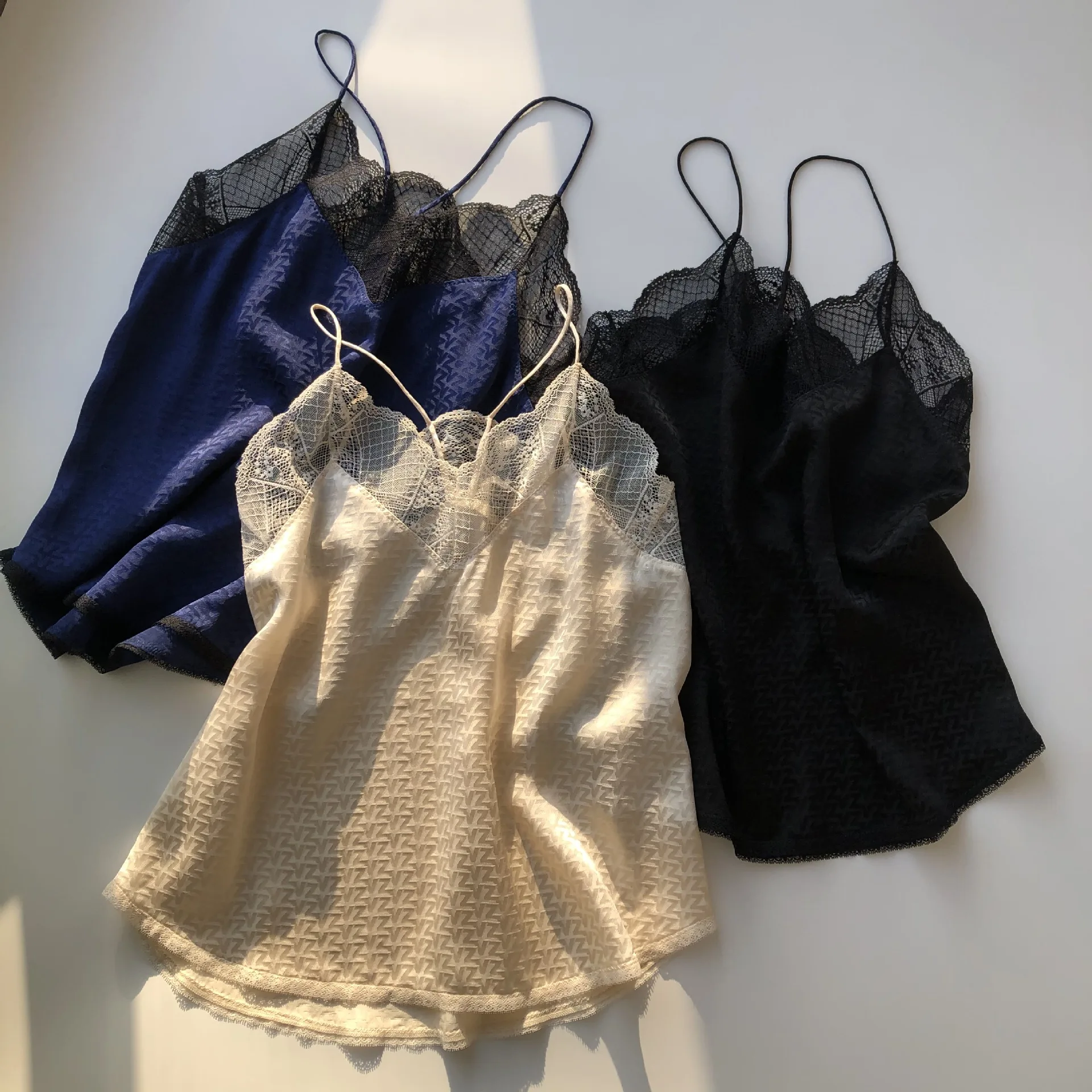 Romantic Sex Neckline Petal Lace Stitching Letter Dark Pattern Jacquard Silk Sambo Satin Sling 16.5㎜ Mulberry Silk Camisole