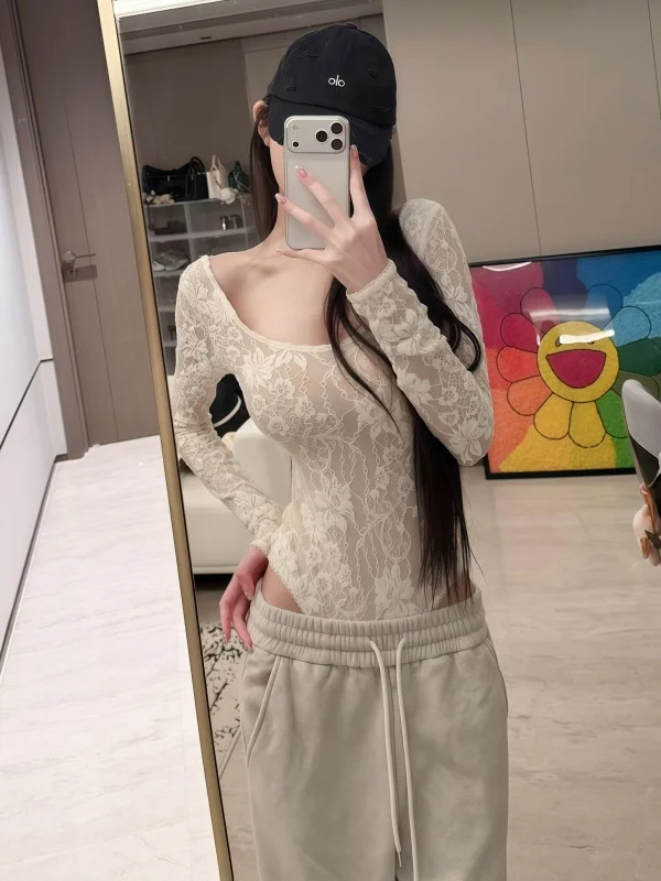 

Sexy Lace Slim Fit T-irt irt Long Sve V Ne Casual Wear for Young Women Trendy Autumn Faion Chinese Brand