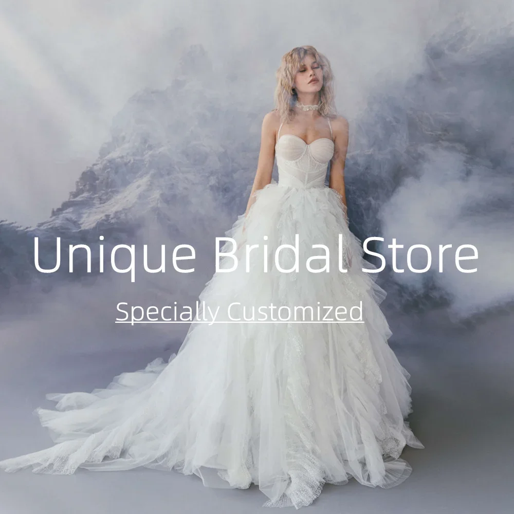 Aangepaste A-lijn Gelaagde Tule Trouwjurken Witte Mouwloze Sweep Trein Lace Up Strand Bruiloft Bal Galajurken voor Dames