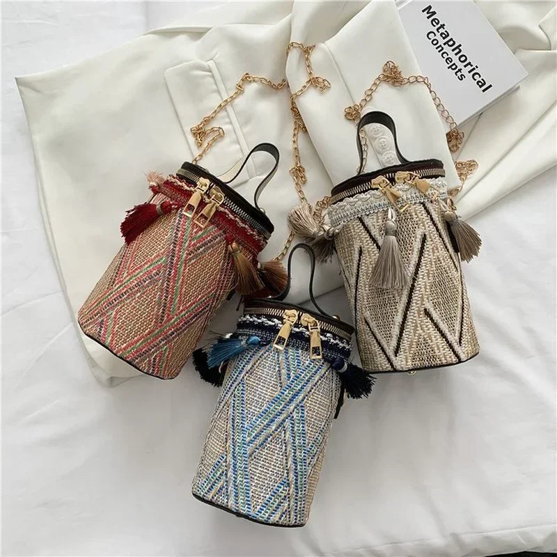 

New Versatile Light Luxury Personalized Fashion Cylindrical Ethnic Style Single Shoulder Grass Woven Tassel Women Crossbody Bag