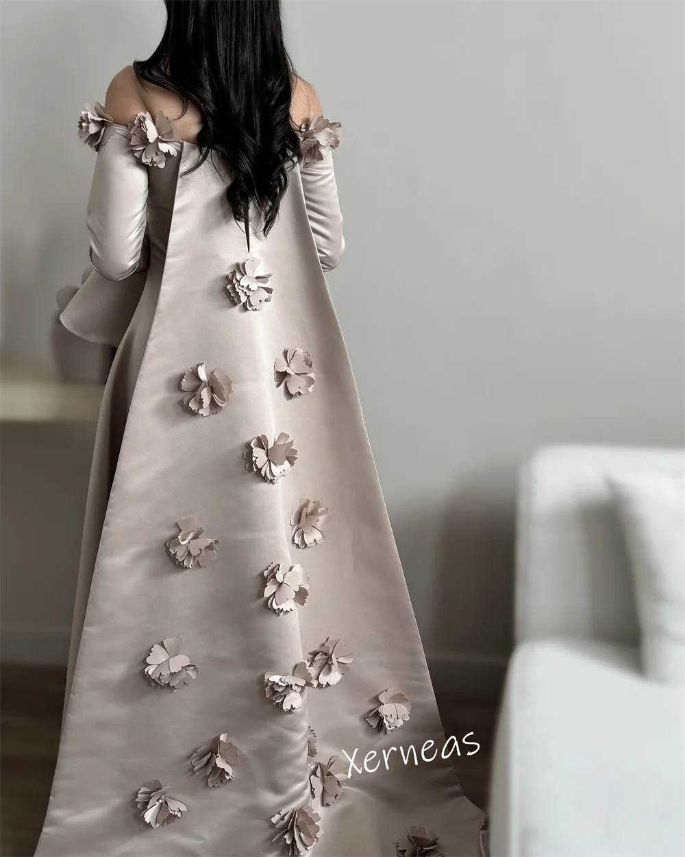 تخصيص Charmeuse زين مضيئة كم خارج على الكتف ألف خط فساتين متوسطة الطول مناسبة مخصصة ثوب مسائي رسمي رائع