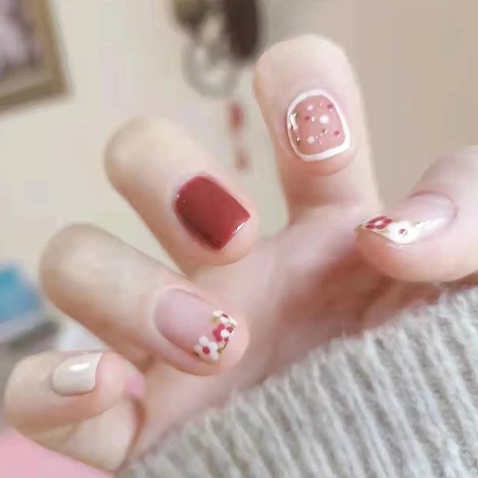 Korte Neppers Op Nagels 24 Stuks Schattig Patroon Met Ontwerp Met Doorschijnende Roze Tedere Draagbare Vingernagels Met Volledige Dekking Nail Art