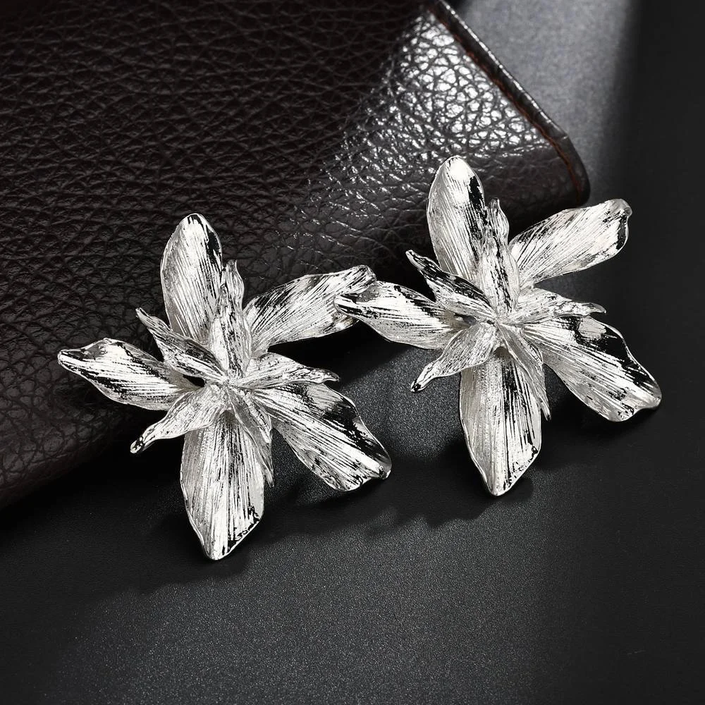 Exaggerated Large Flower Stud Earring Trendy Alloy Gold Color Earrings For Women Fashion Jewelry Party Earrings Gift