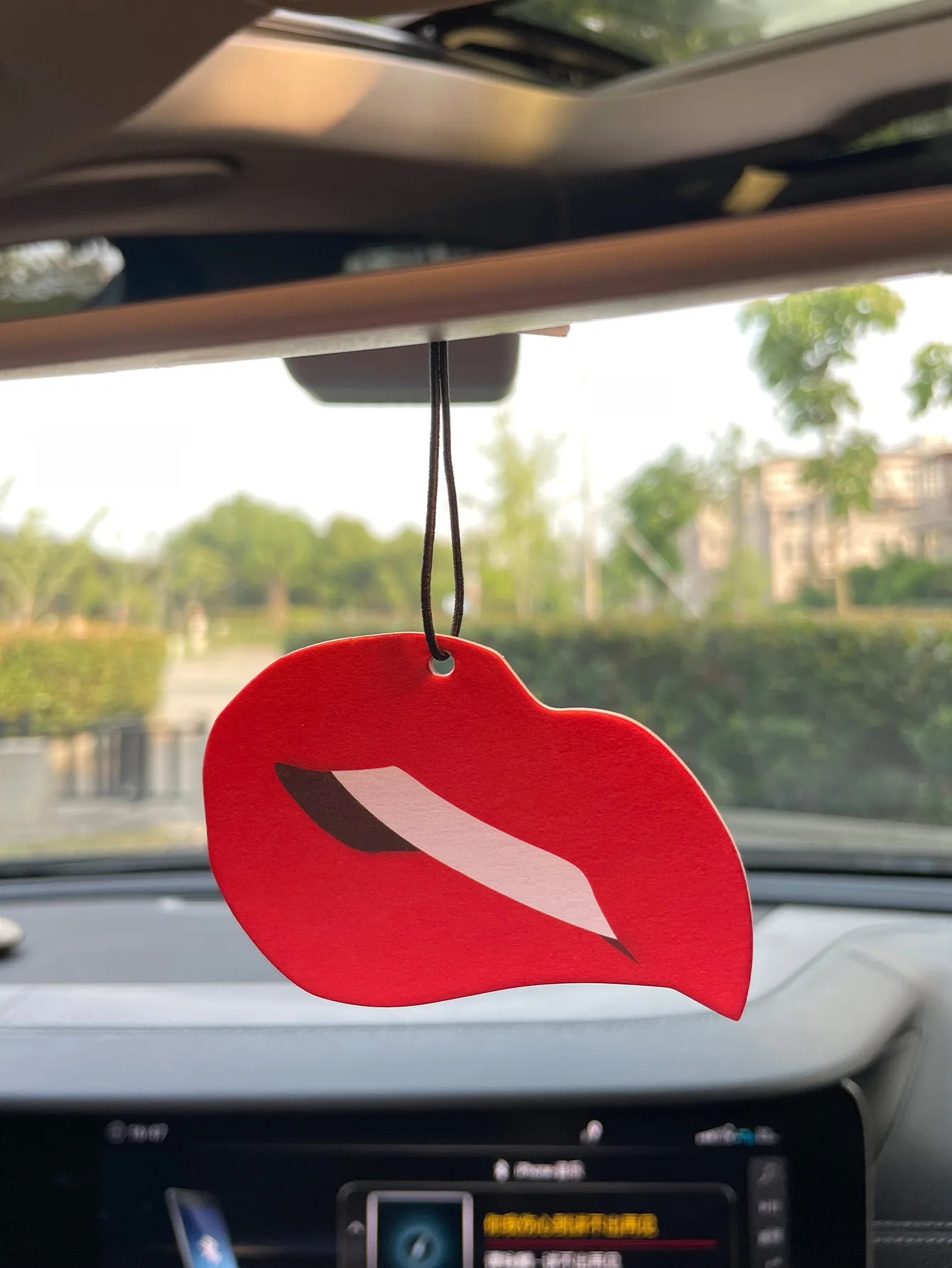 Red Lips Shaped Hanging Car Air Freshener Scent Card, Natural Plant Extract Fragrance, Alcohol-Free Non-Toxic Odor Eliminator Ai
