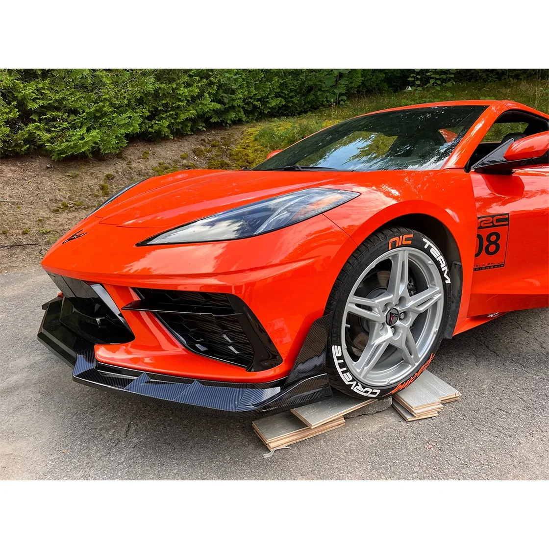 Dla 2020-2023 Chevrolet Corvette C8 Z51 STG 2-drzwiowy przedni zderzak samochodowy Spoiler spoilera Splitter Winglet Styl włókna węglowego Styl ZR1