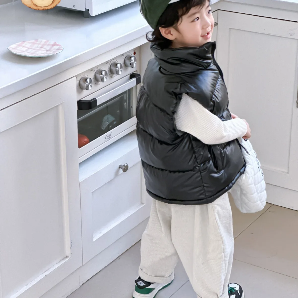 

New winter children's self-heating outerwear vest, for 2-8Years boys and girls thickened cotton-padded jacket for outerwear