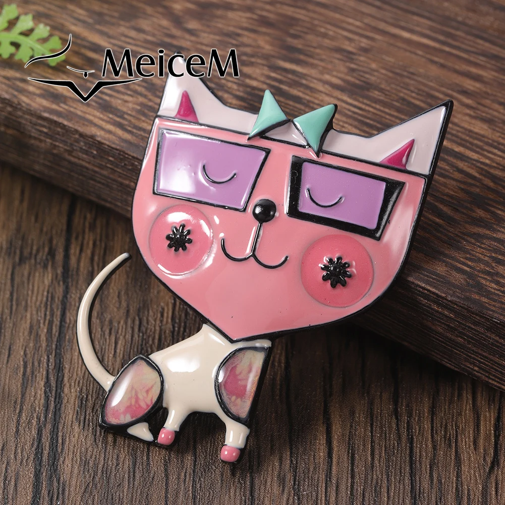 

MeiceM Brooch Zinc Alloy Animal Series Colorful Cute Big Glasses Cat Delicate Innovative Temperament Design Brooch For Women