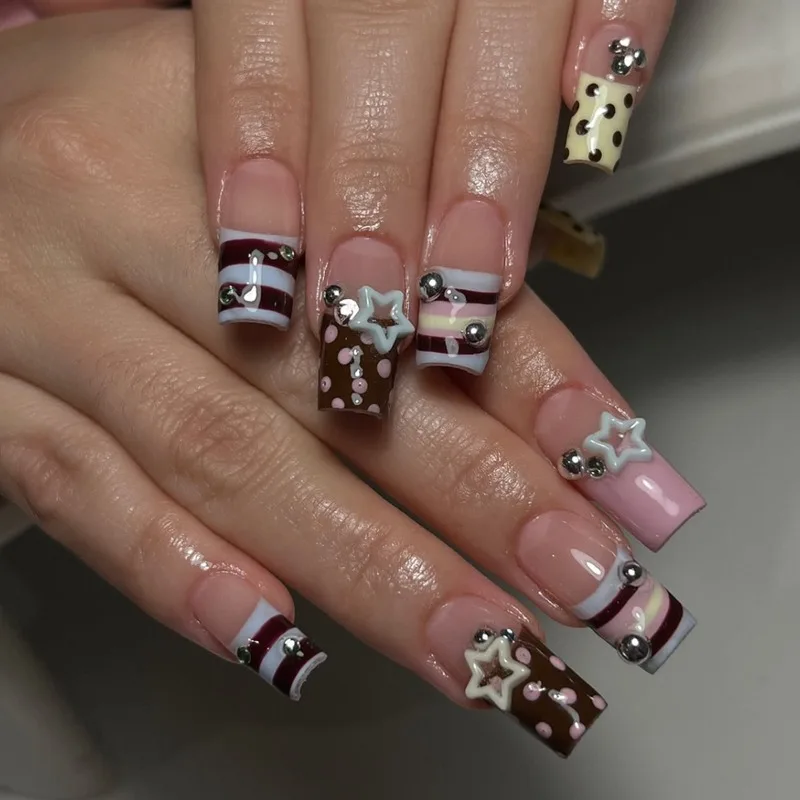 

24PCS Square Coffin Y2K Style False Nails Blue White Stripes Yellow Polka Dots Press on Nails Diamond Star Manicure Fake Nails