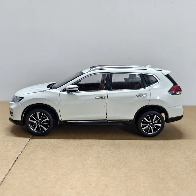 Die-casting 1:18 Scale Nissan New Generation X-trail SUV 2018-2022