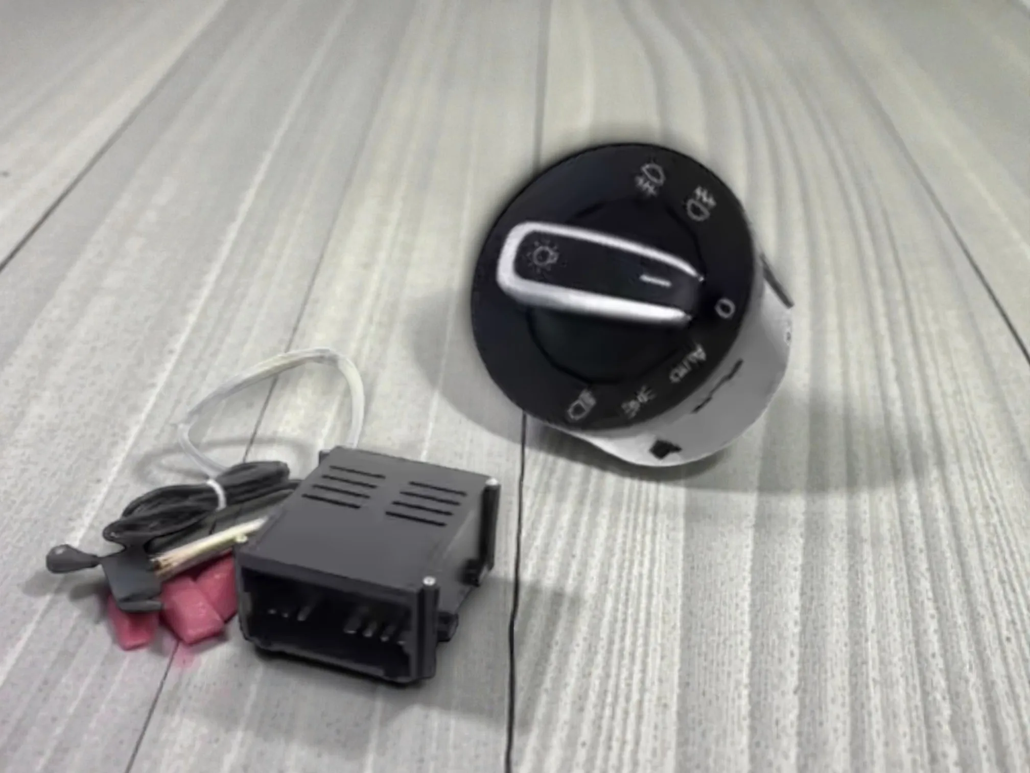 

Light Sensor and Auto Euro Headlight Switch Retrofit Kit for VW Jetta/Bora MK4 - Premium Quality