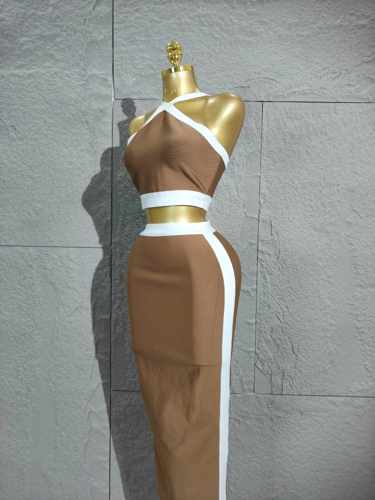 2025 Baring Slim-Fit-Kurztop + hüftumarmender kurzer Rock. Modisches und sexy zweiteiliges Bandage-Set für Damen mit Hals und hängender Schulter