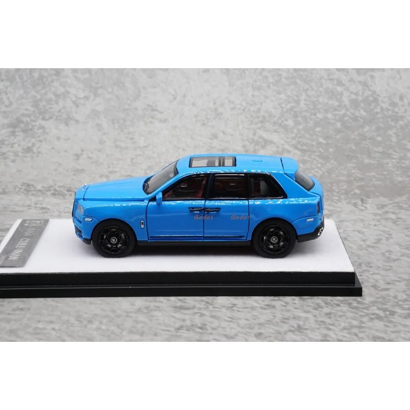 DCM 1:64 نموذج سيارة Rolls-Royce Cullinan SUV محاكاة مصنوع من خليط معدني، لعبة للأولاد، زخرفة قابلة للجمع للبالغين.