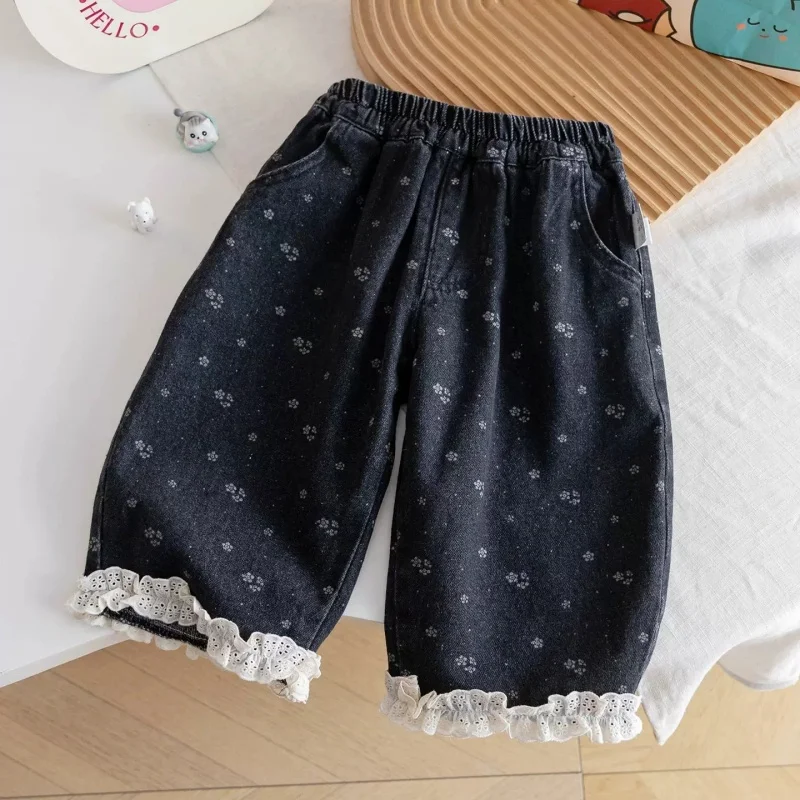 

2026 Autumn New Fashionable Girls Lace Floral Denim Jeans for Children Comfortable and Casual Spliced Casual Pants 2-7Y