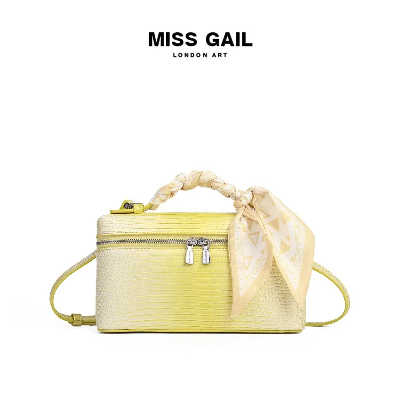 Stylish Simple Vintage Clutch Mini Bag With Letter Logo Trendy For Women Business And Everyday Chic