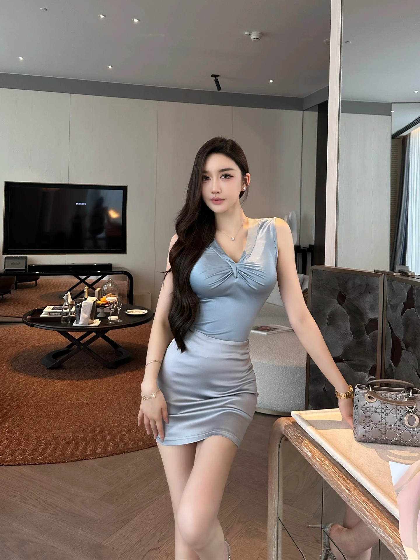 

Sexy Acetate Knitted V-Ne Svel Waist-Cinching T-irt Women's Ele Faion Commute Sle Folded Hemline Top