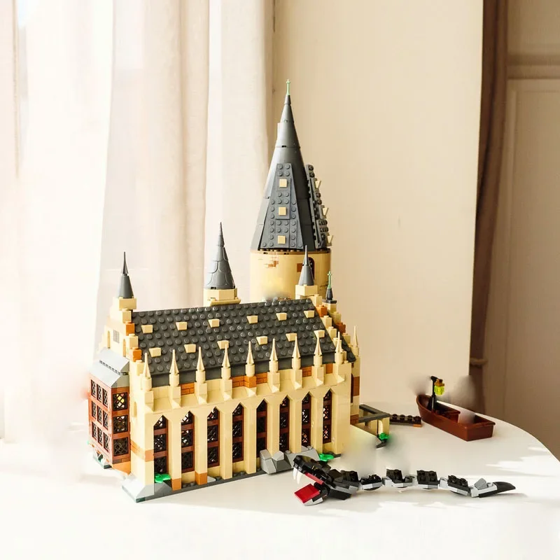 878 ชิ้น ชุดตัวต่อปราสาทเวทมนตร์ โรงเรียนเวทมนตร์ รุ่นที่เข้ากันได้กับ 75954 ชุดตัวต่อโรงเรียนเวทมนตร์ ของขวัญวันเกิด DIY สำหรับเด็ก