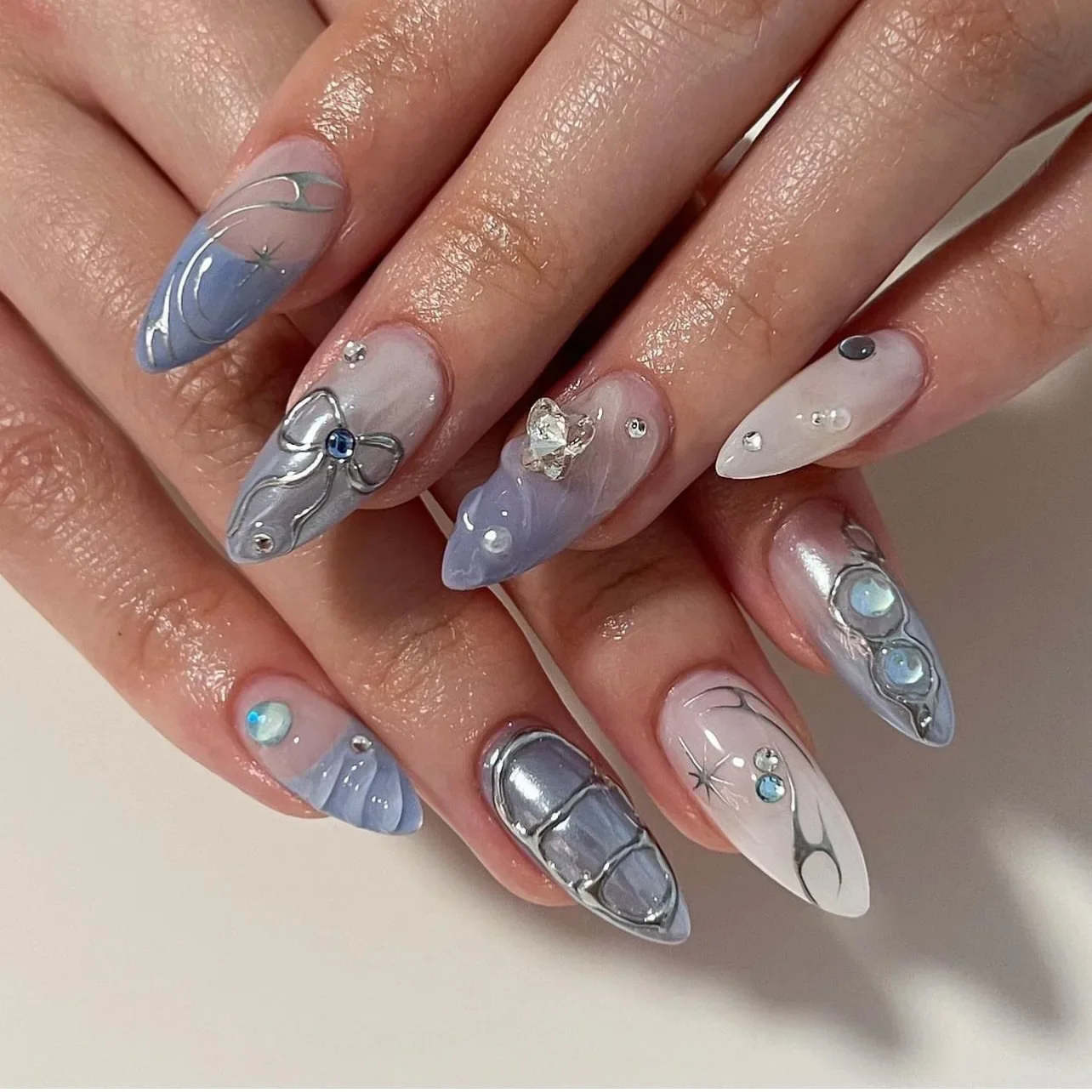 Blue Nails Press on 3D Almond Full Cover Fake Nails Silver Starb Diamond Design Nail Tips Wielokrotnego użytku Fałszywe paznokcie dla kobiet i