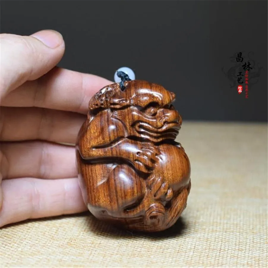 Chinese Style Keychain Sandalwood Wood Carving Pendant Lucky Jewelry Hand play Unisex Chinese Buddha Keyring For Car Bag Wholesa