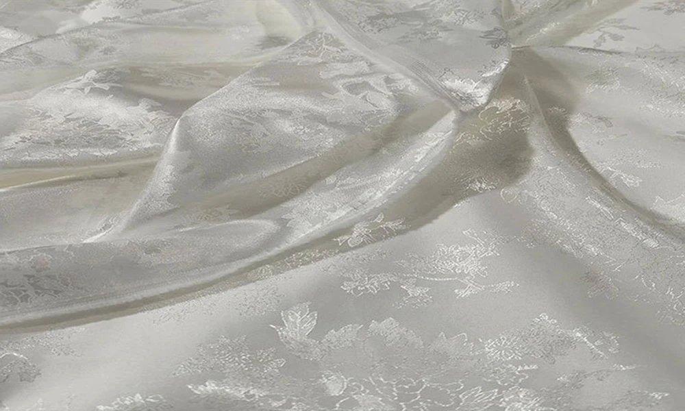 1 Meter x 1,48 Meter eleganter, naturweißer Jacquard-Satin-Stoff aus weichem Polyester für Schal, Kimono, Futter – Detail 10