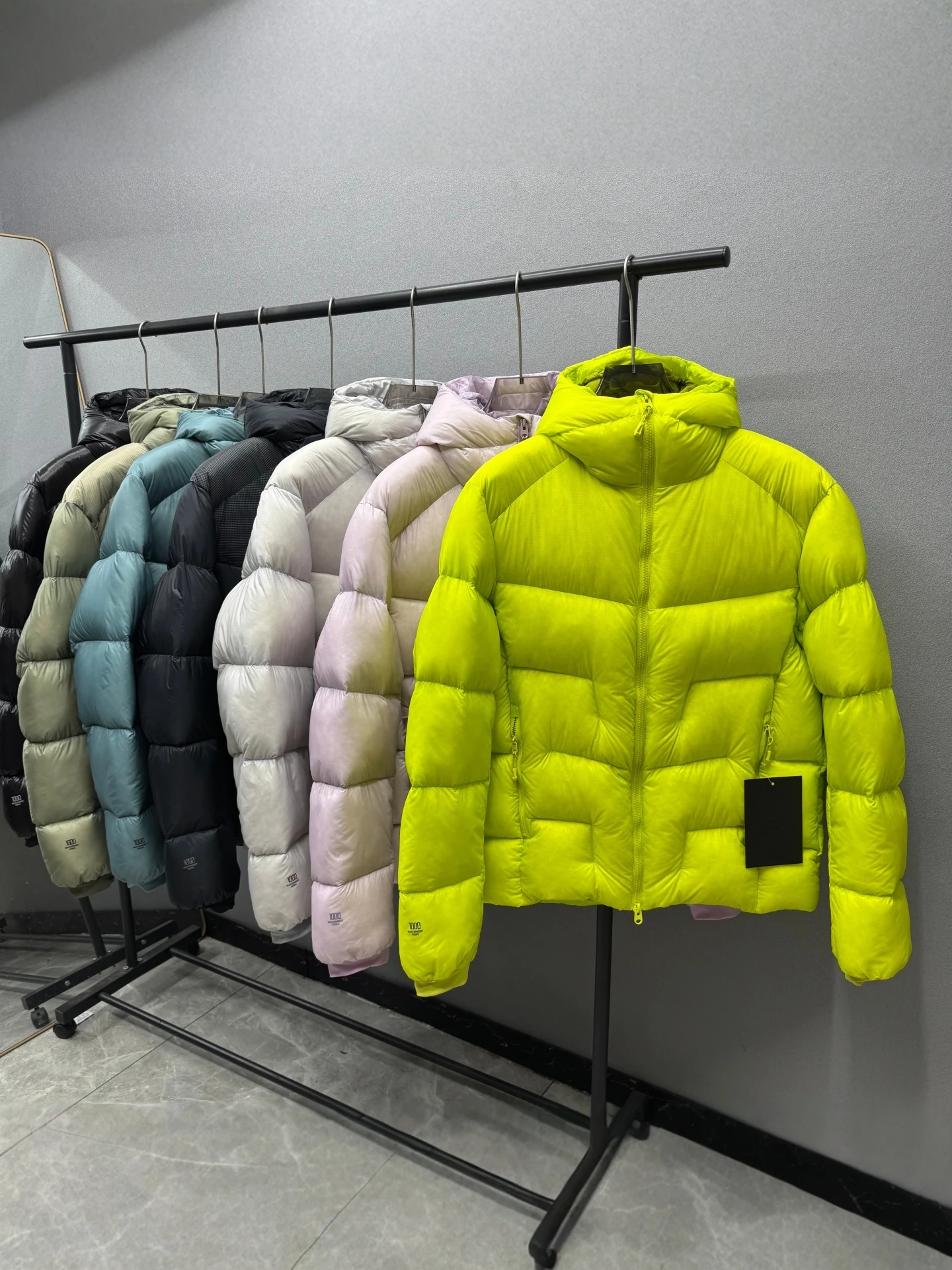 

Ultra-Lightweight Thiened down Jaet Puffer Coat for Couples Cold Resistant Outdoor Clothing Warmth Bread Sle Nylon Fabric