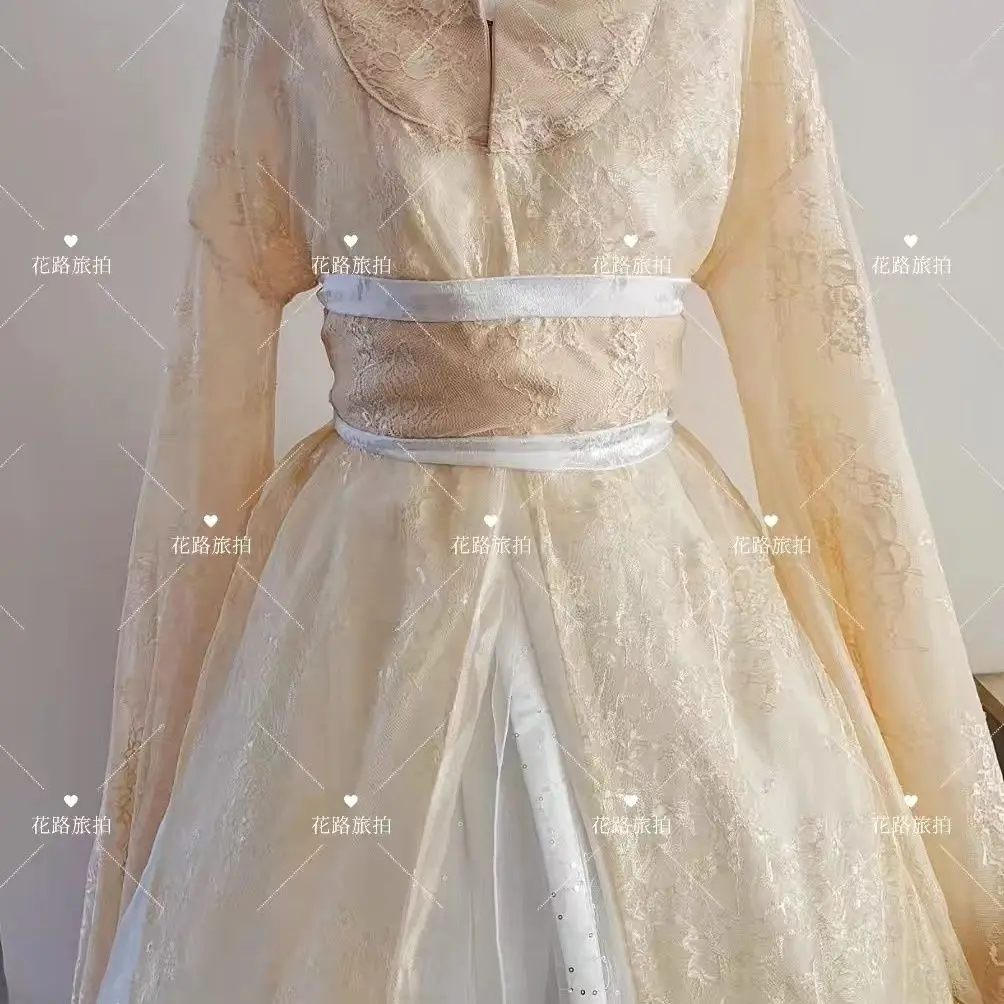 The New High End Wedding Dress In Yanji A Popular Travel Shoot On The Internet Korean Traditional Palace Dress Korean Dress
