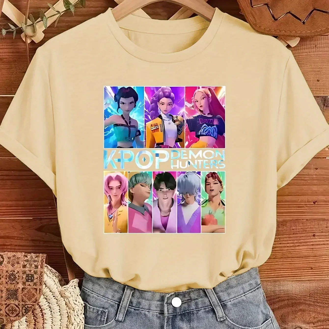 Damska koszulka z krótkim rękawem i nadrukiem K-Pop Demon Hunter Miękki, oddychający materiał Regular Fit Koszulka z okrągłym dekoltem