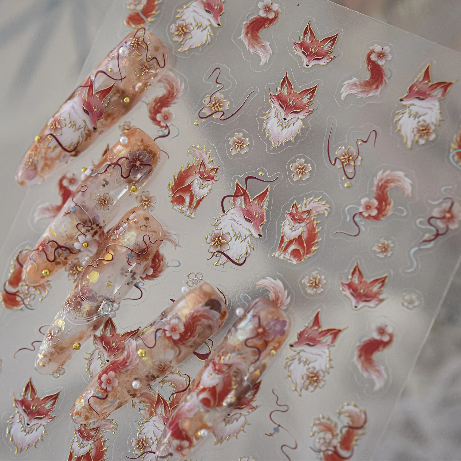Neue Nagelaufkleber im chinesischen Stil mit neunhäutigem Fuchs, 5D, heißgoldrot-weiß, Farbverlauf, Haare, Pfirsichblüte, Glückswolken, DIY-Aufkleber