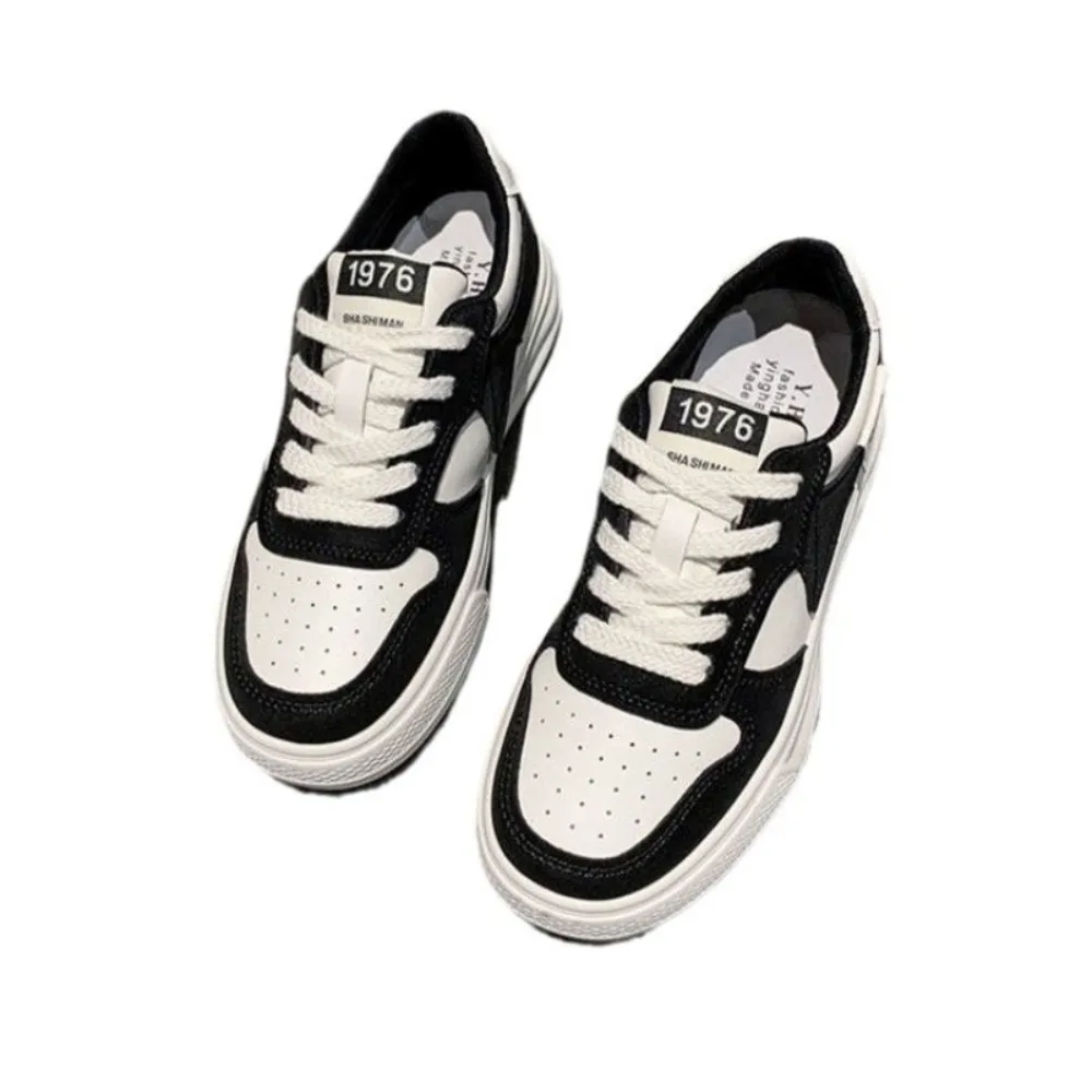 الربيع والخريف جديد عصري سميكة القاع أحذية رياضية نسائية عادية الأبيض تشغيل أحذية الطالبات مفلكنة